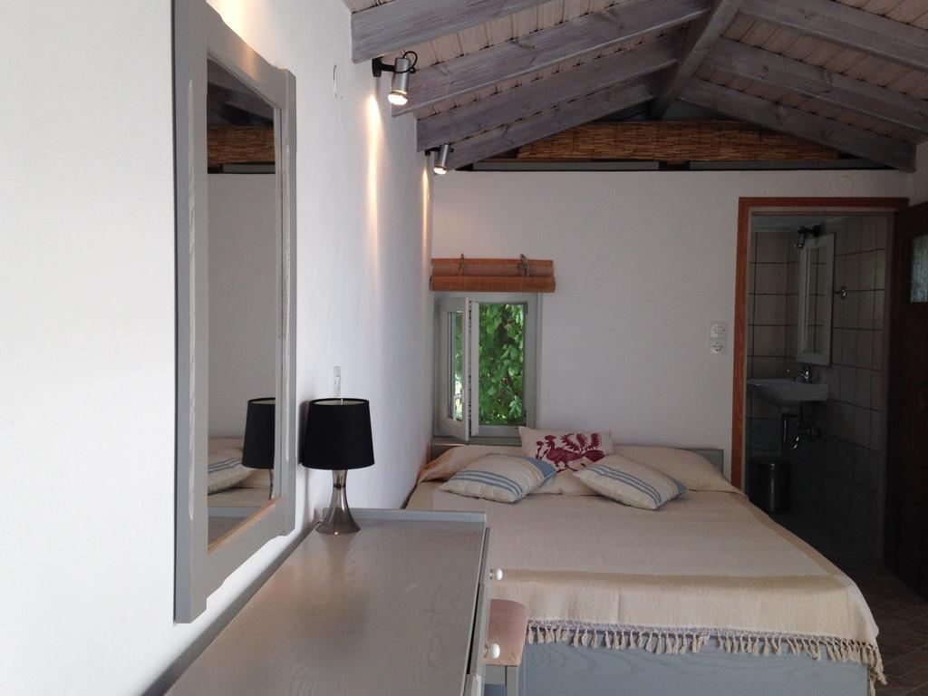 Ireon Samos Beach House Apartment Bagian luar foto