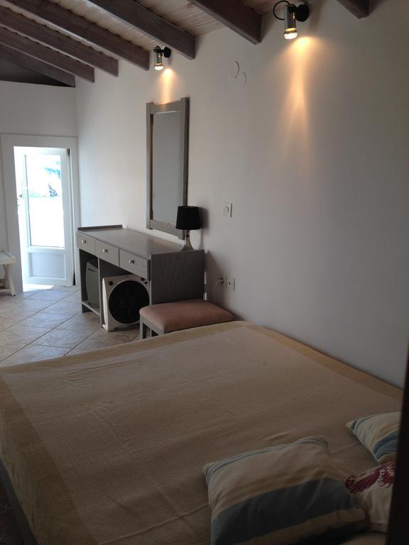 Ireon Samos Beach House Apartment Bagian luar foto