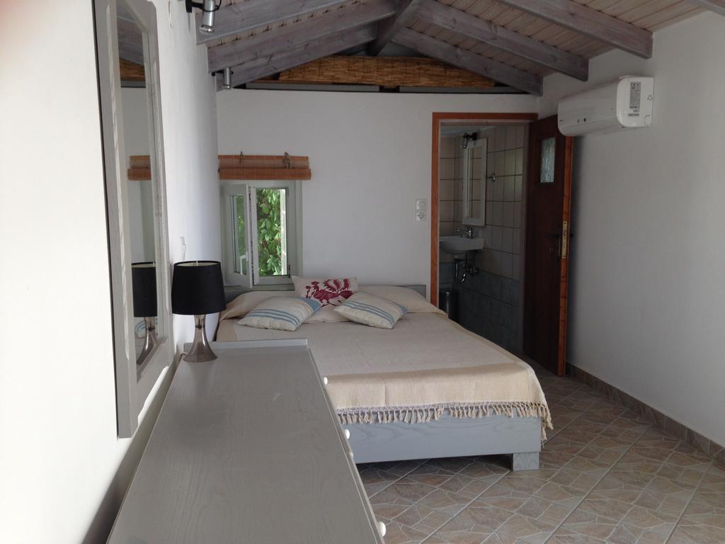 Ireon Samos Beach House Apartment Bagian luar foto