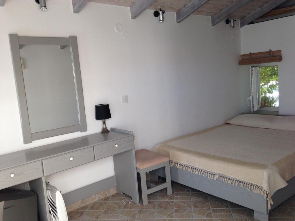 Ireon Samos Beach House Apartment Bagian luar foto